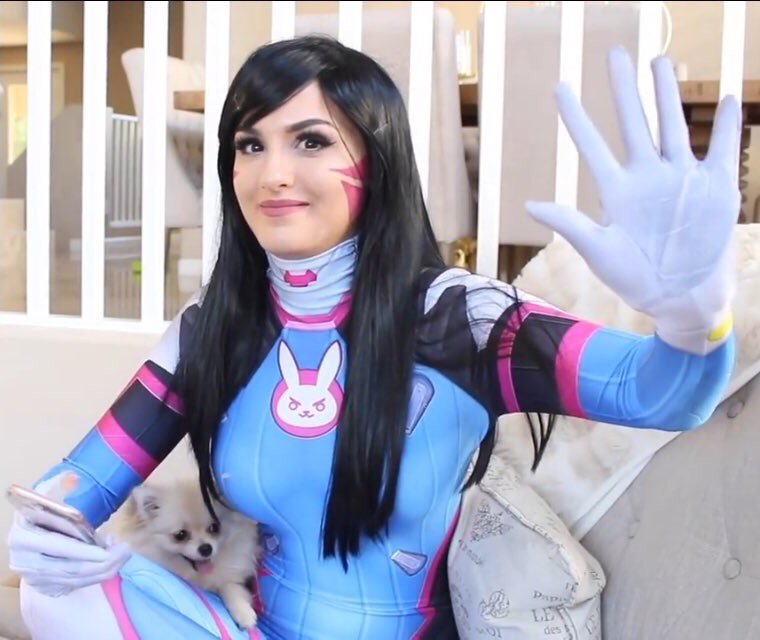 Sssniperwolf cosplays